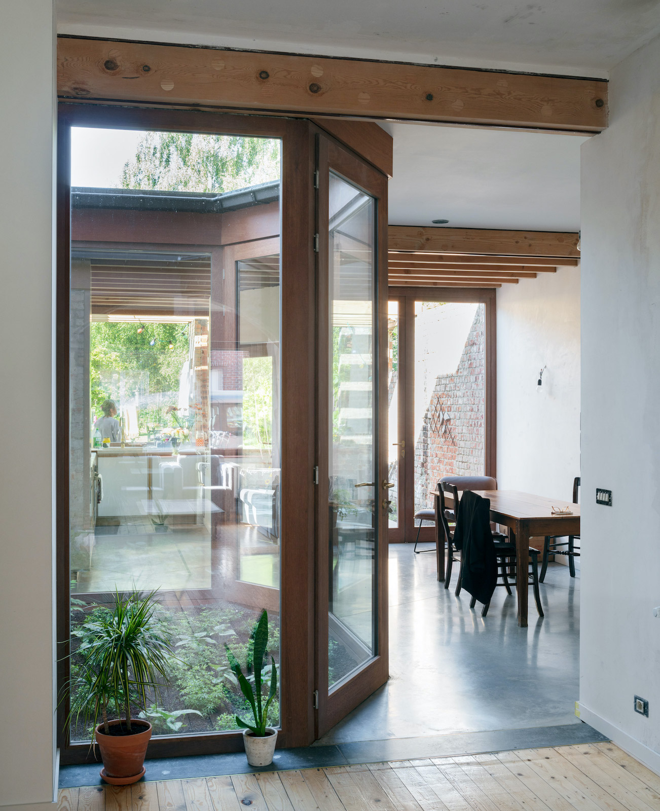 Buitenkamer en binnentuin voor Gentbrugse rijwoning